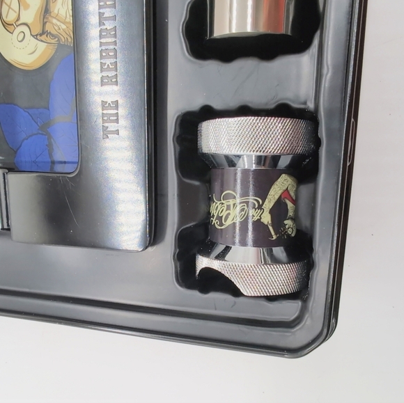 Drew Estates DE4L Blockhead Cigar Tool Kit Ashtray, Metal Stand And Metal Case - Picture 5 of 7